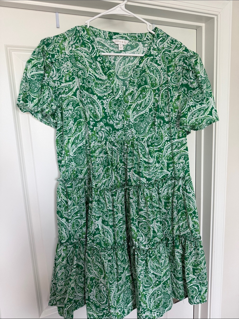 crown & ivy Green and White Paisley Tiered Dress